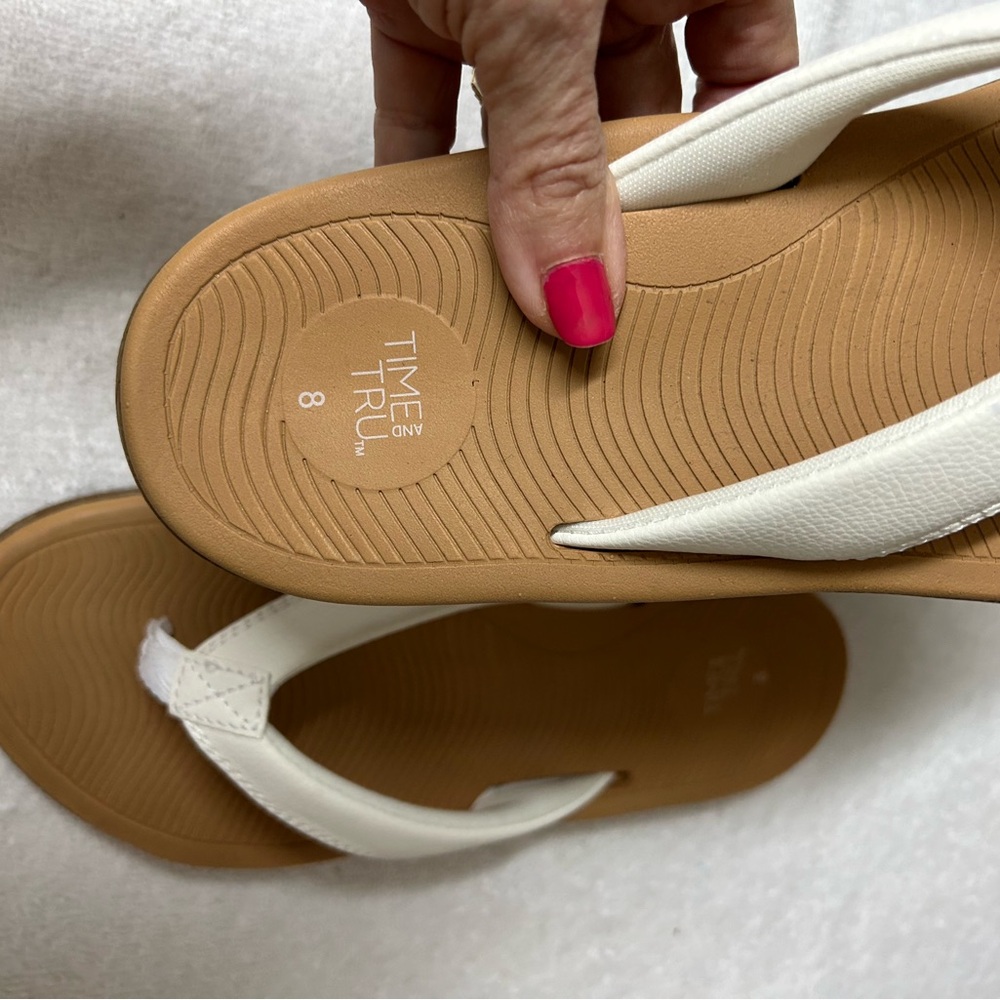 White Strap Brown Footbed Flip Flops size 8 - Picture 2 of 3